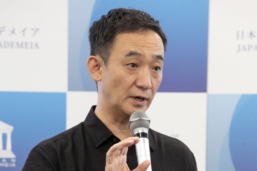 講演中の佐藤大吾氏